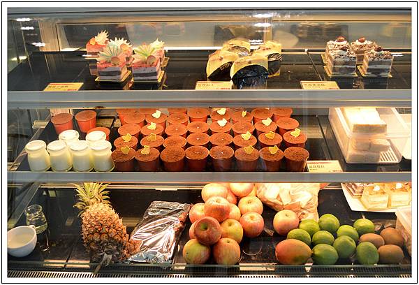 〈彰化花壇〉麗園咖啡廳~來階梯座位區享用下午茶 〈彰化花壇〉麗園咖啡廳~來階梯座位區享用下午茶