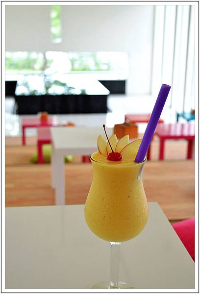 〈彰化花壇〉麗園咖啡廳~來階梯座位區享用下午茶 〈彰化花壇〉麗園咖啡廳~來階梯座位區享用下午茶