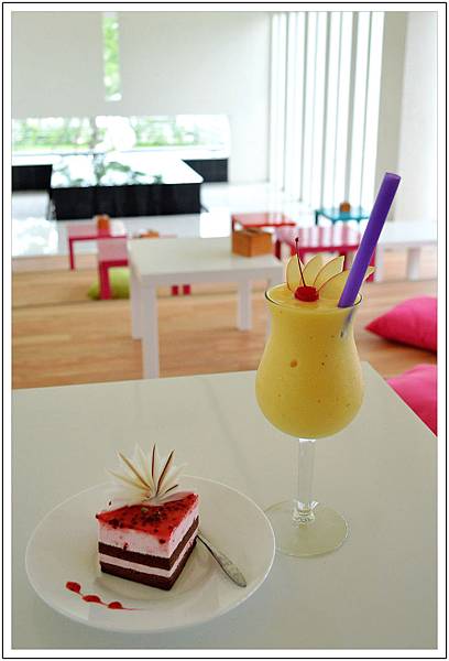 〈彰化花壇〉麗園咖啡廳~來階梯座位區享用下午茶 〈彰化花壇〉麗園咖啡廳~來階梯座位區享用下午茶