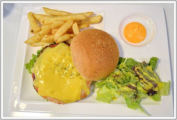 〈南投埔里〉比豆起司美式廚房 〈南投埔里〉比豆起司美式廚房