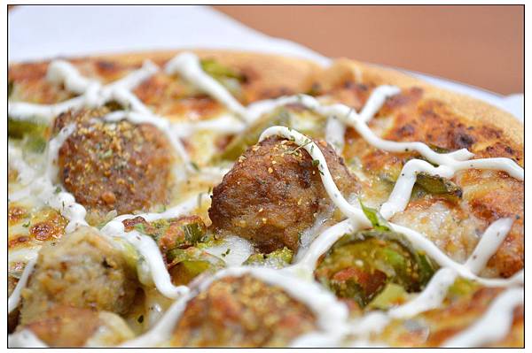 拿坡里新口味~紅酒醬肉丸披薩 拿坡里新口味~紅酒醬肉丸披薩