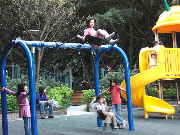 青年公園鞦韆.JPG