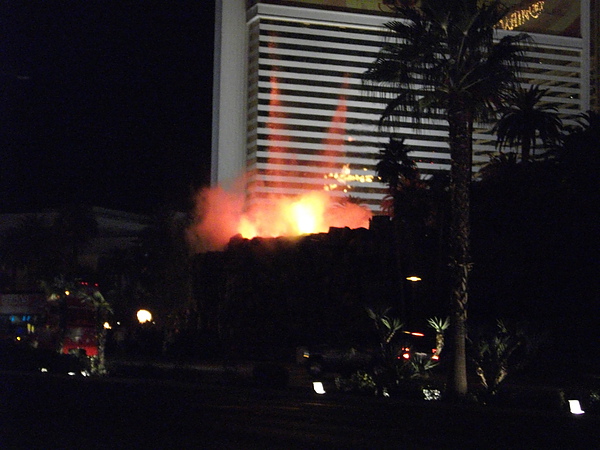 LasVegas~火山.JPG