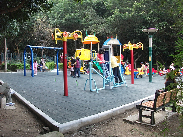 青年公園遊樂園1.JPG