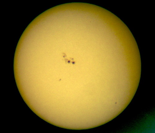 Sun_projection_with_spotting-scope.jpg Sun_projection_with_spotting-scope.jpg