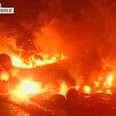 2011年3月11日,日本千葉縣的煉油廠,儲油槽因地震引發大火。.jpg 2011年3月11日,日本千葉縣的煉油廠,儲油槽因地震引發大火。.jpg