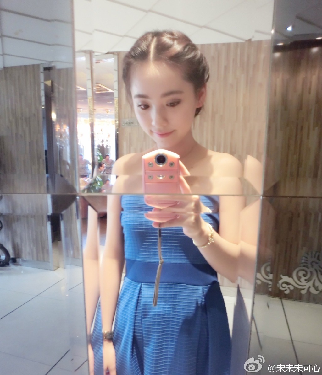 女神級校花嬌羞單純惹人愛~