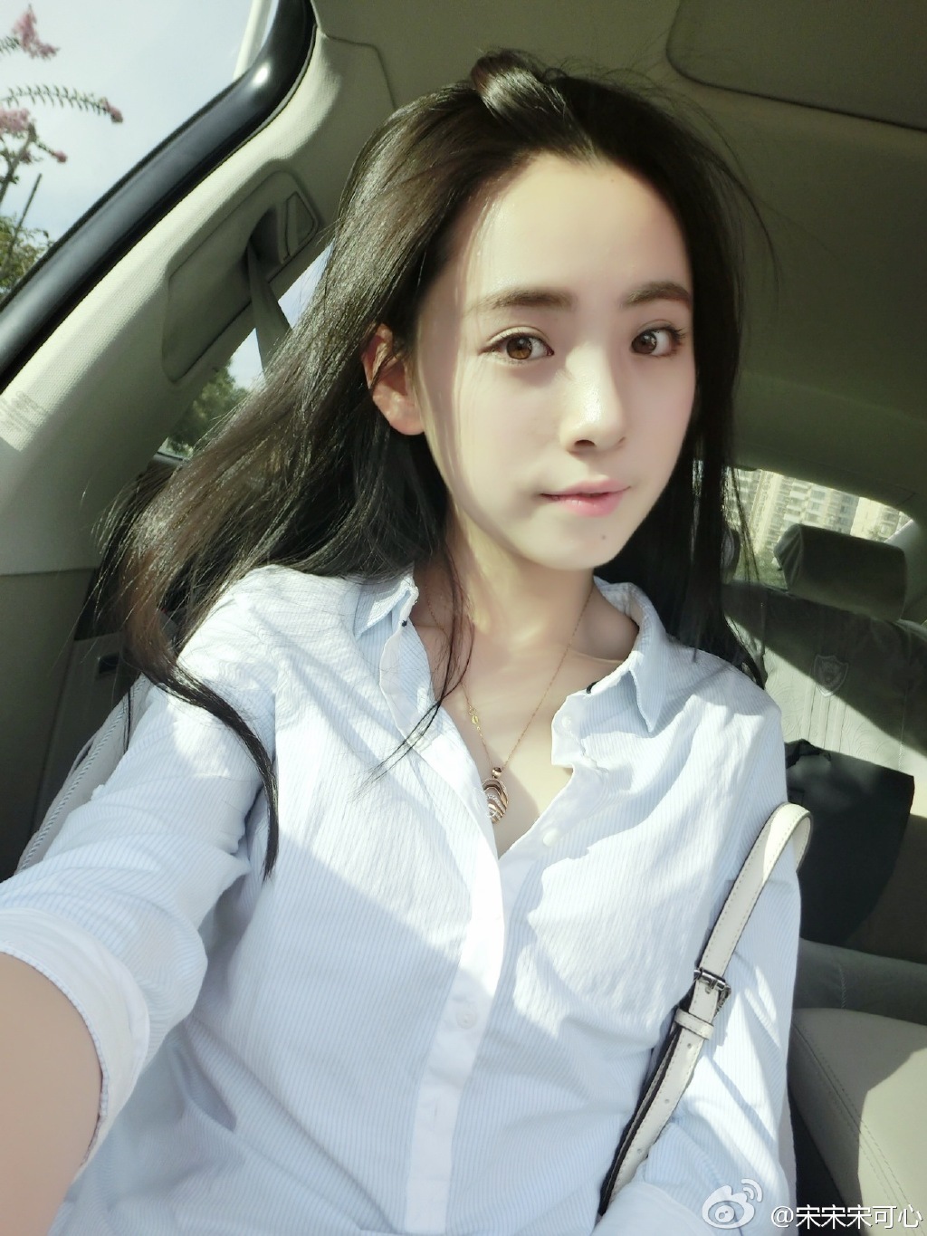 女神級校花嬌羞單純惹人愛~