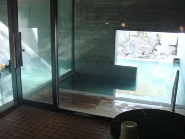 趁沒人偷拍露天浴池 趁沒人偷拍露天浴池