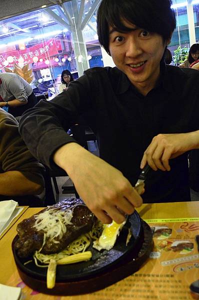 瞧他興奮的 瞧他興奮的