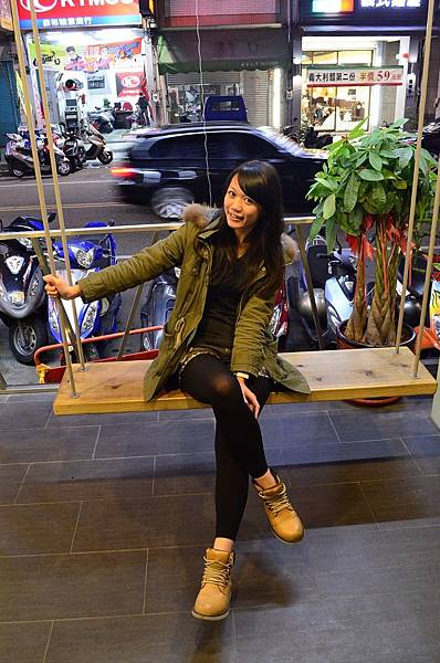 外面其實還以盪鞦韆可以玩 外面其實還以盪鞦韆可以玩