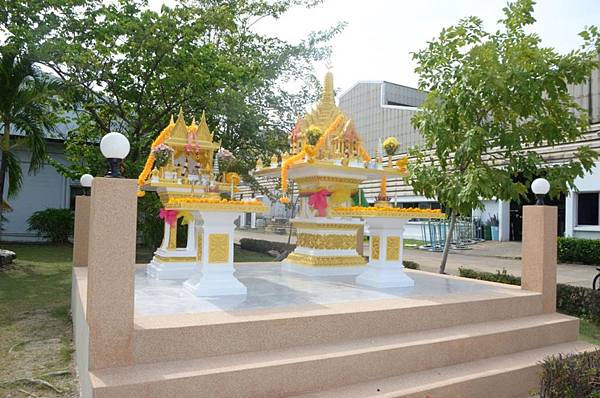 家前面會供奉一座小廟（圖片來源：那一年我們在曼谷－曼谷幫）