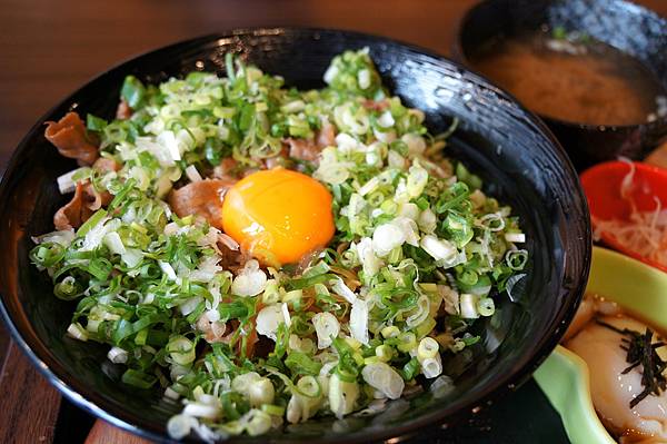 台北美食推薦-超多牛肉的美式新丼＂新丼創意丼飯專賣＂（近中山捷運站）台北美食推薦-超多牛肉的美式新丼＂新丼創意丼飯專賣＂（近中山捷運站）