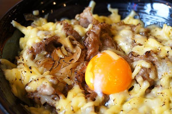 台北美食推薦-超多牛肉的美式新丼＂新丼創意丼飯專賣＂（近中山捷運站）