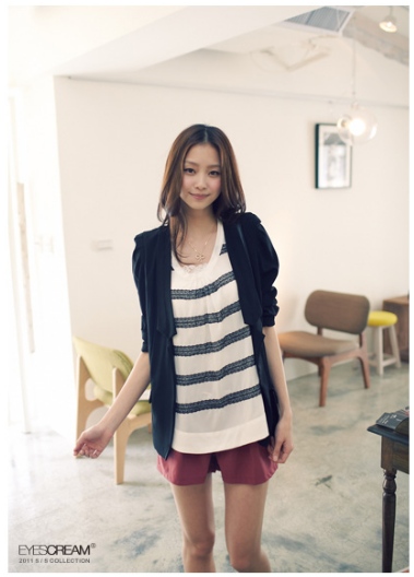 韓版立體抓皺墊肩修身剪裁設計精緻別針裝飾西裝外套.jpg 韓版立體抓皺墊肩修身剪裁設計精緻別針裝飾西裝外套.jpg