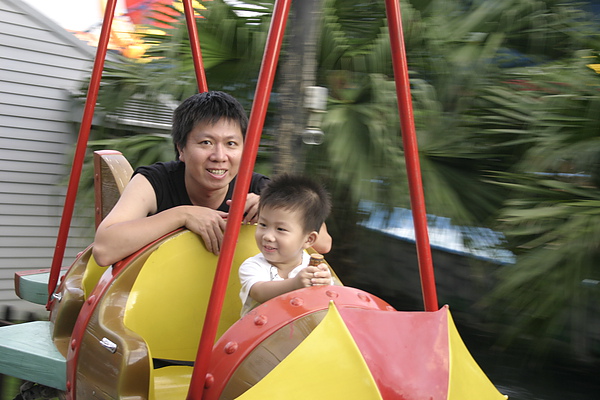 坐飛機的鋀鋀.. 坐飛機的鋀鋀..