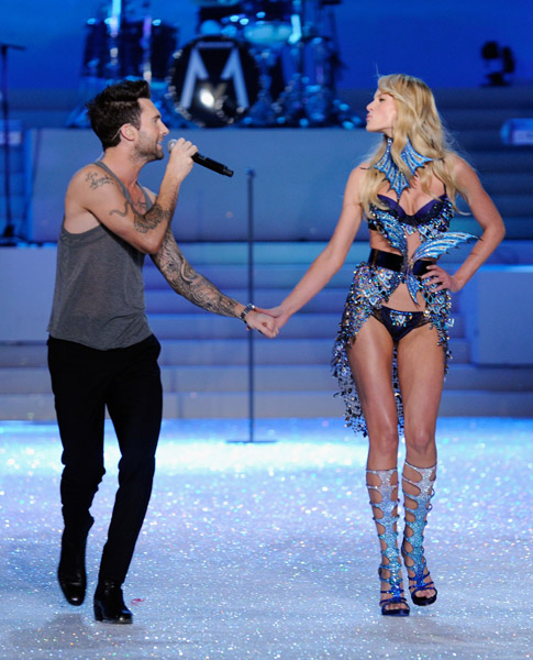 2011-Victorias-Secret-Fashion-Show-anne-vyalitsina-adam-levine.jpg
