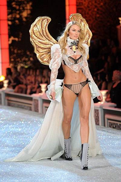Candice Swanepoel - Sexy at Victorias Secret Fashion Show-08-560x841.jpg Candice Swanepoel - Sexy at Victorias Secret Fashion Show-08-560x841.jpg