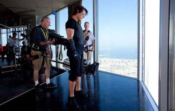 Tom-Cruise-in-Mission-Impossible-Ghost-Protocol-2011-Movie-Image-6-600x381.jpg