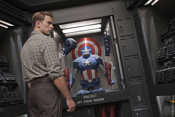 avengers-movie-image-chris-evans-01 avengers-movie-image-chris-evans-01