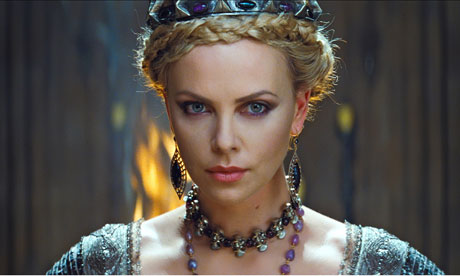 SNOW-WHITE-HUNTSMAN-008 SNOW-WHITE-HUNTSMAN-008