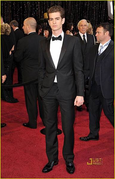 andrew-garfield-2011-oscars-red-carpet-04 andrew-garfield-2011-oscars-red-carpet-04