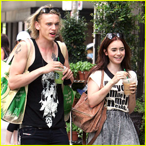 lily-collins-melts-inside-with-jamie-campbell-bower lily-collins-melts-inside-with-jamie-campbell-bower