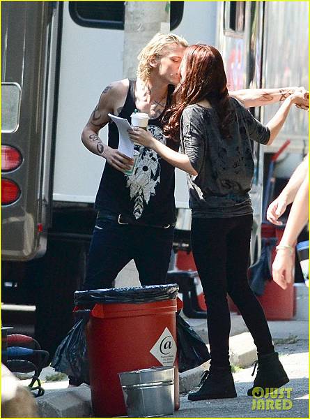 On-the-set-of-The-Mortal-Instruments-City-of-Bones-August-24-2012-clary-fray-31932581-904-1222 On-the-set-of-The-Mortal-Instruments-City-of-Bones-August-24-2012-clary-fray-31932581-904-1222