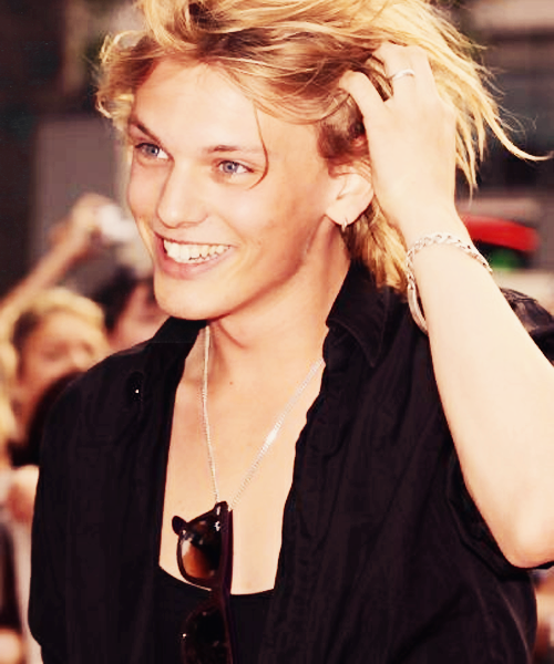 Jamie-3-jamie-campbell-bower-31139981-500-600 Jamie-3-jamie-campbell-bower-31139981-500-600