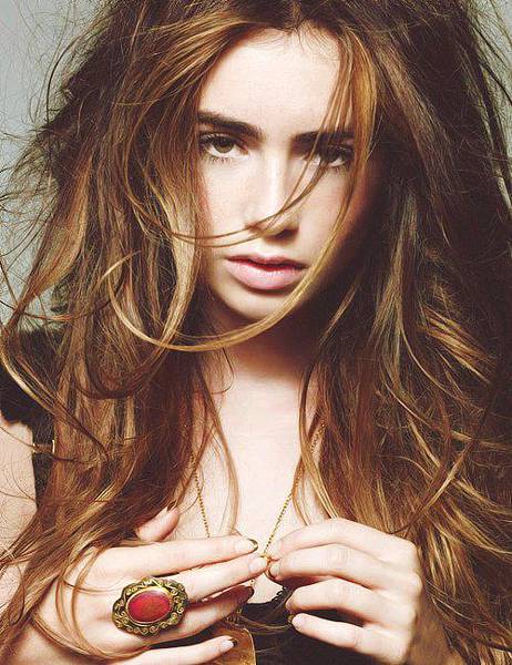 -lily-collins-lily-collins-33298935-500-650 -lily-collins-lily-collins-33298935-500-650