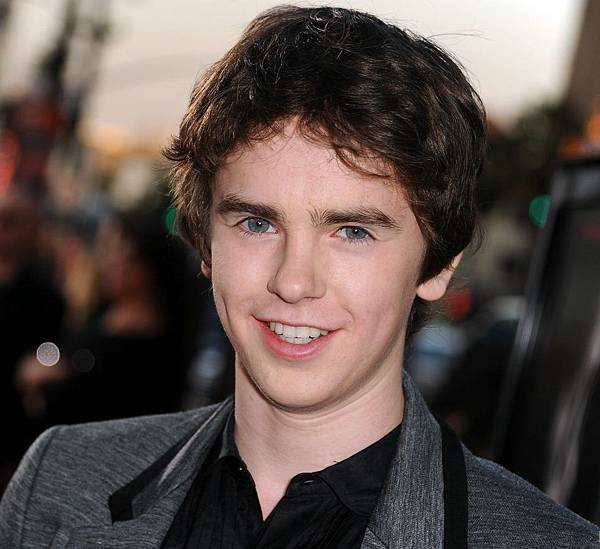 freddie-highmore-norman-bates-4 freddie-highmore-norman-bates-4