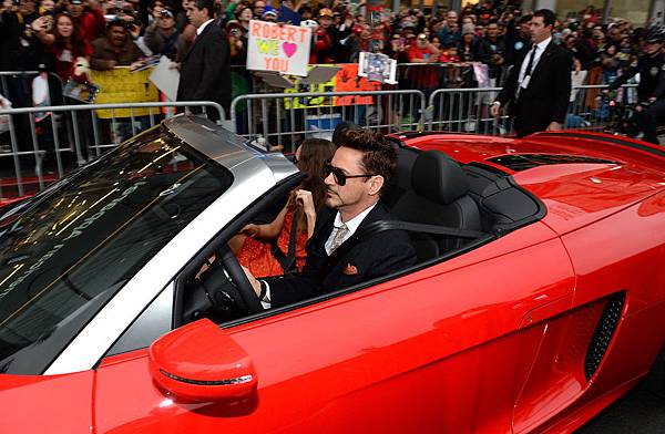Robert+Downey+Jr+Arrivals+Iron+Man+3+Premiere+S_qck7UyjZ1x Robert+Downey+Jr+Arrivals+Iron+Man+3+Premiere+S_qck7UyjZ1x