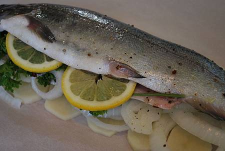 遠見網路獨享。孝敬老爸一尾魚：鮮嫩紙包烤鱒魚 Trout Parcel
