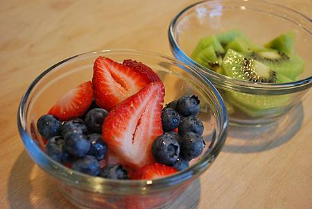 七夕夢幻甜蜜蜜:夏日水果烤蛋白霜 Summer Fruits Pavlova 七夕夢幻甜蜜蜜:夏日水果烤蛋白霜 Summer Fruits Pavlova