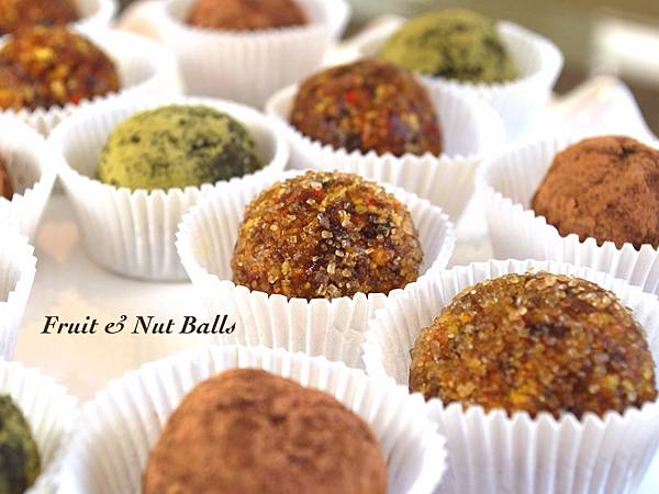 讓我們黏在一起:開運果乾堅果球 Fruit and Nut Balls 讓我們黏在一起:開運果乾堅果球 Fruit and Nut Balls
