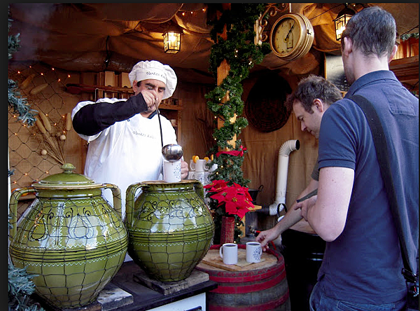 杯子裡的耶誕節香料熱紅酒 Mulled Wine