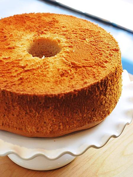 情人專屬的甜蜜:草莓戚風蛋糕 Strawberry Chiffon Cake 情人專屬的甜蜜:草莓戚風蛋糕 Strawberry Chiffon Cake