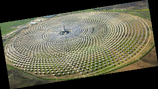 西班牙研究人員最近開發出一種可儲能的太陽能電廠，可晝夜不停地發電。