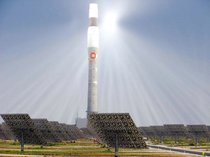 所有反射鏡把太陽能反射到高塔頂端的水箱中 所有反射鏡把太陽能反射到高塔頂端的水箱中