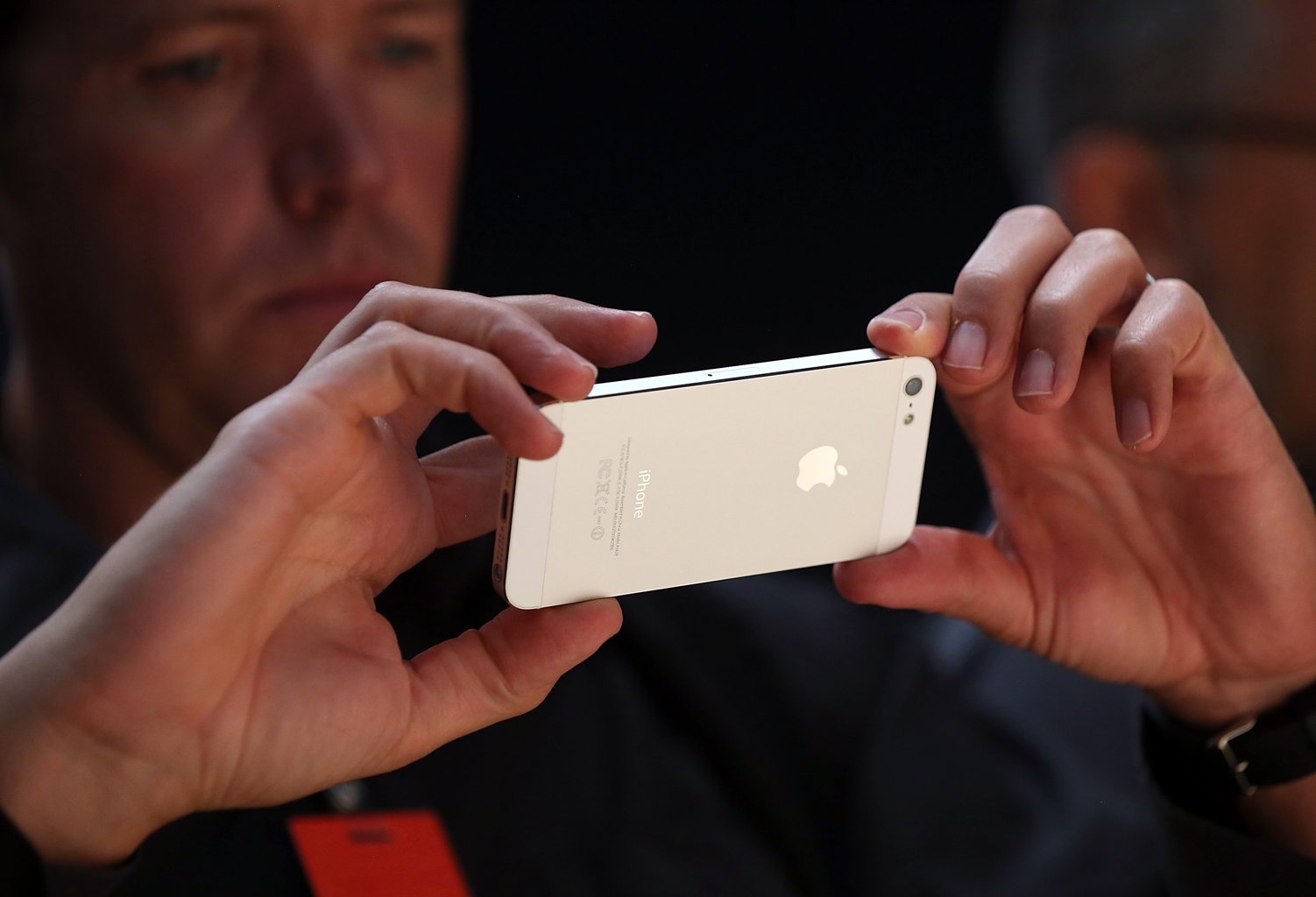 An attendee looks at the new iPhone 5 during an Apple special event at the Yerba Buena Center for the Arts on September 12, 2012 in San Francisco, California. Apple announced the iPhone 5, the latest version of the popular smart phone as well as new updated versions of the iPod Nano, Shuffle and Touch. (Photo by Justin Sullivan/Getty Images)