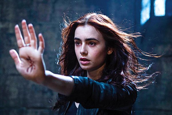 45zEMm_mortal-instruments-city-of-bones-clary-photo-1