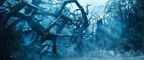 maleficent-still01_1080x450