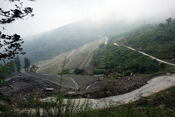 屏遮那大斷崖滑走坡