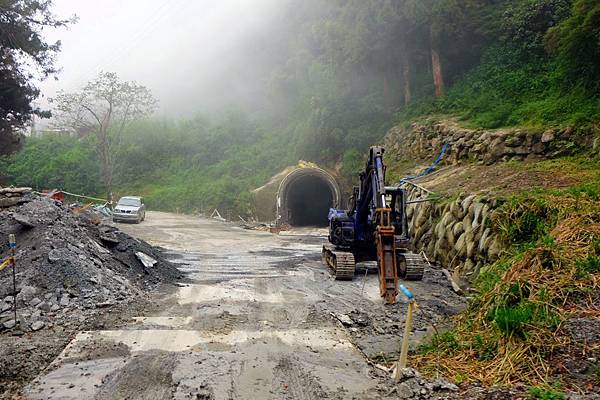 新屏遮那隧道西口端