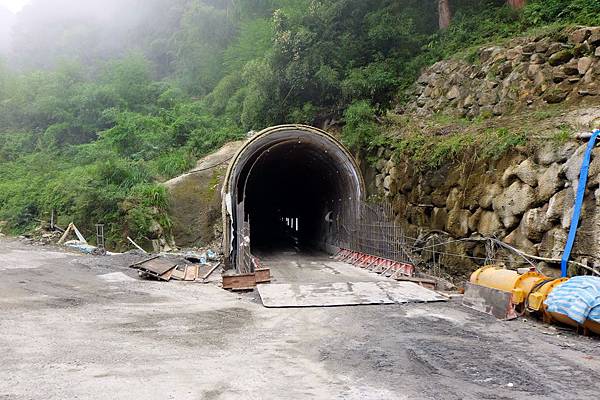 新屏遮那隧道西端口