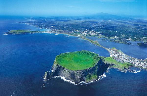 城山日出峰空照圖(維基) 城山日出峰空照圖(維基)