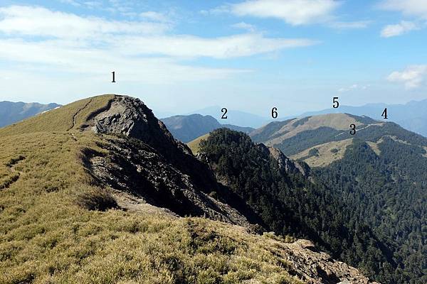 前往合歡西峰要經過六座山頭 前往合歡西峰要經過六座山頭