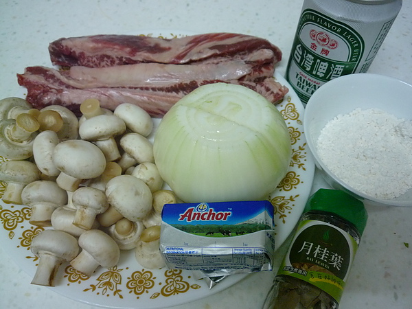 01啤酒蘑菇燉牛肉材料.JPG