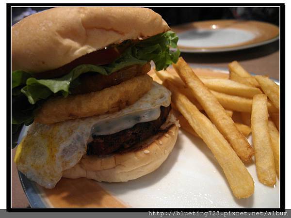 美國關島《King's Restaurant》King’s Burger 招牌漢堡.jpg