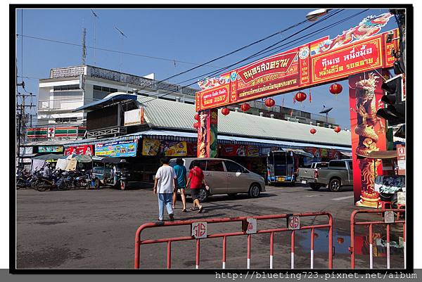 泰國《Maeklong美功鐵道市場》1.jpg